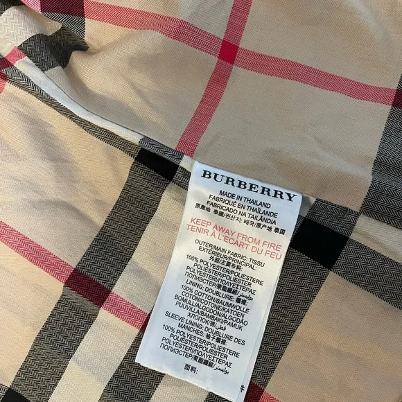 Burberry children’s raincoat/windbreaker size 6 - Picture 6 of 6